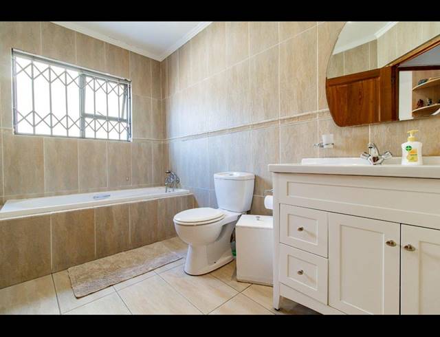 4 BEDROOM TOWNHOUSE FOR SALE IN GLENVISTA